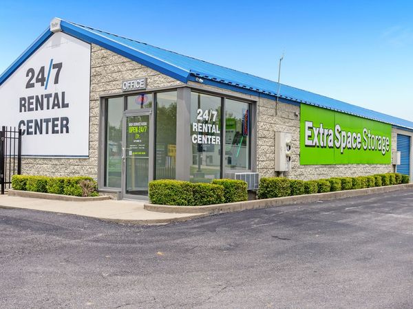 Extra Space Storage facility at 3589 W Frontage Rd - Austin, IN
