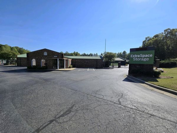 Extra Space Storage facility at 1321 Shields Rd - Kernersville, NC