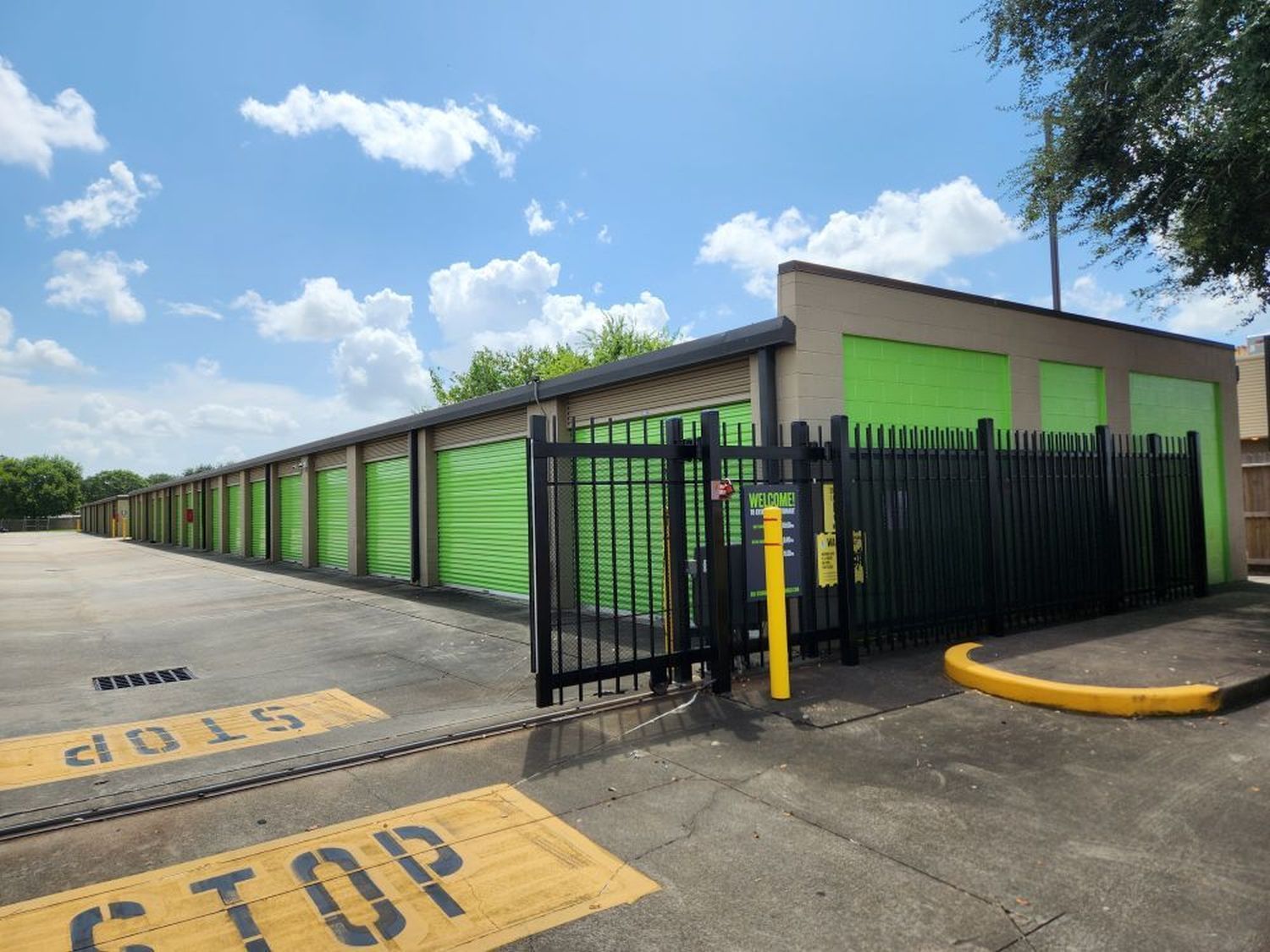 Extra Space Storage  3321 Center St in Deer Park, TX