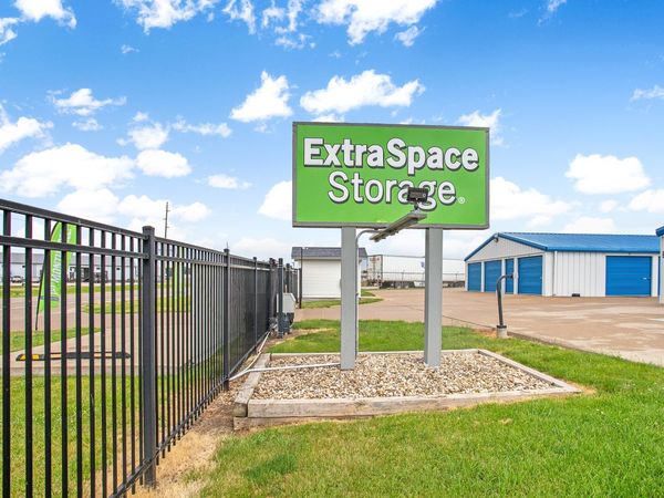 Extra Space Storage facility at 719 US Highway 150 E - Galesburg, IL
