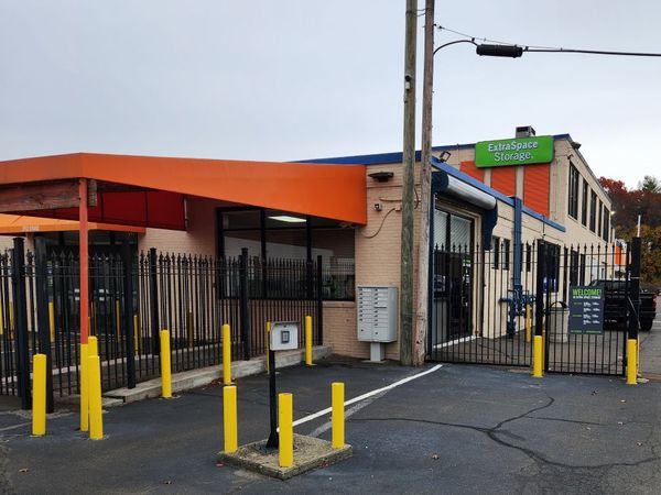 Extra Space Storage facility at 1315 Dixwell Ave - Hamden, CT