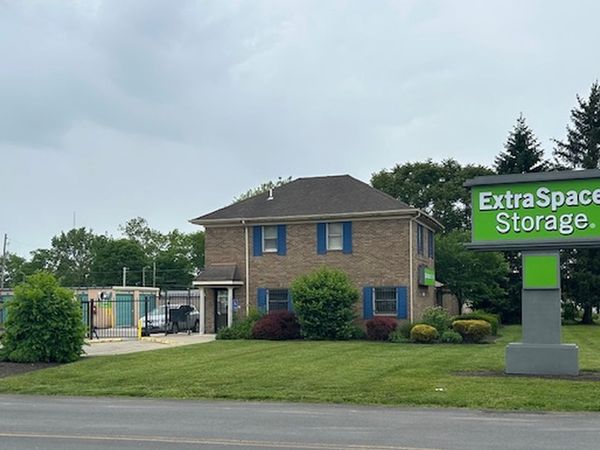 Extra Space Storage facility at 3777 E Main St - Whitehall, OH