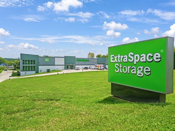Extra Space Storage facility at 6410 Deane Hill Dr - Knoxville, TN