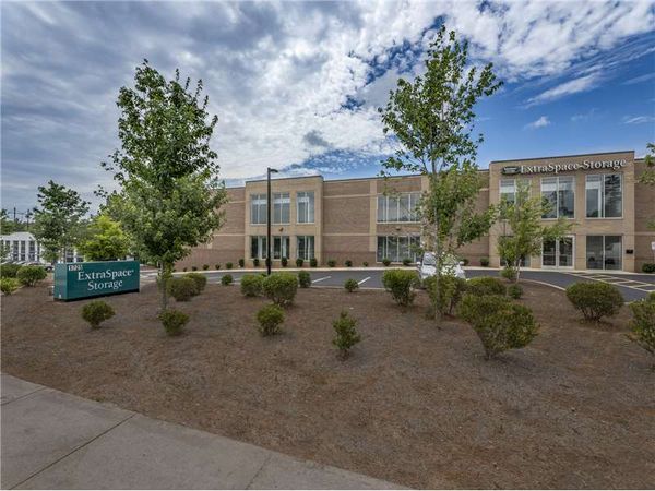 Extra Space Storage facility at 1725 NW Maynard Rd - Cary, NC