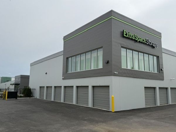 Extra Space Storage facility at 1550 Hunter Rd - Hanover Park, IL
