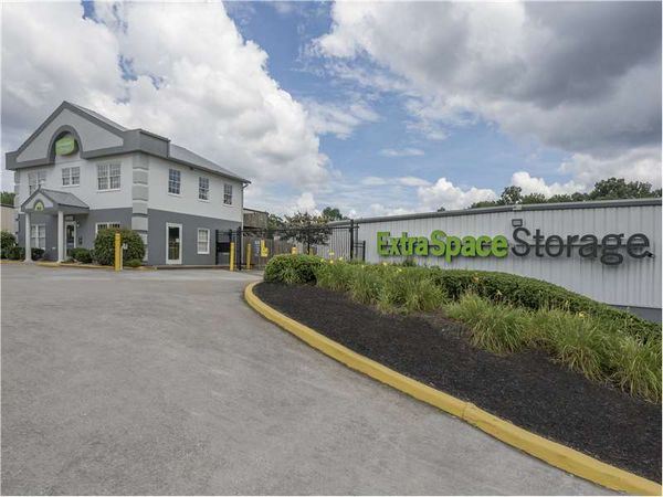 Extra Space Storage facility at 3600 Wade Hampton Blvd - Taylors, SC