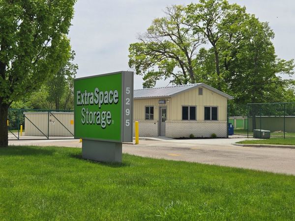 Extra Space Storage facility at 5295 W Michigan Ave - Ypsilanti, MI