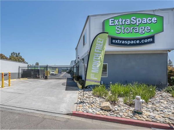 Extra Space Storage facility at 210 Fallon St - Oakland, CA