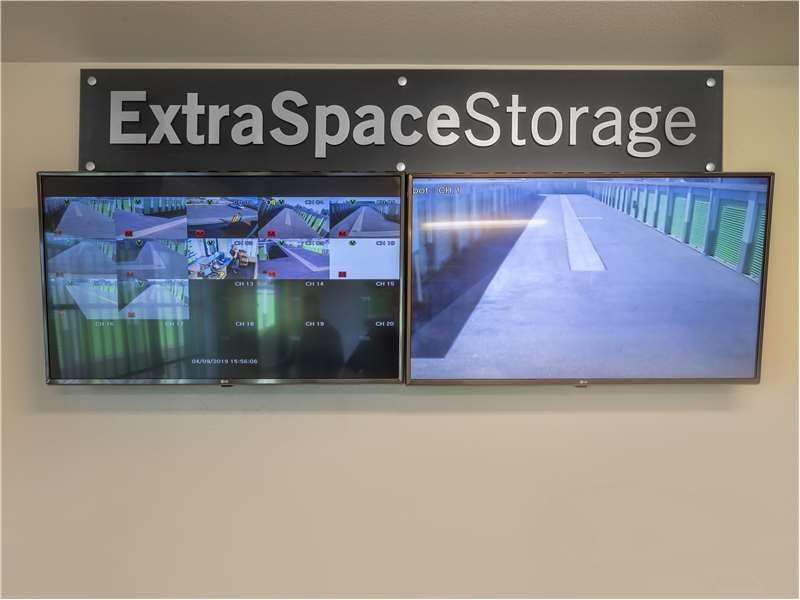 Extra Space Storage  2807 Skyway Dr in Santa Maria, CA