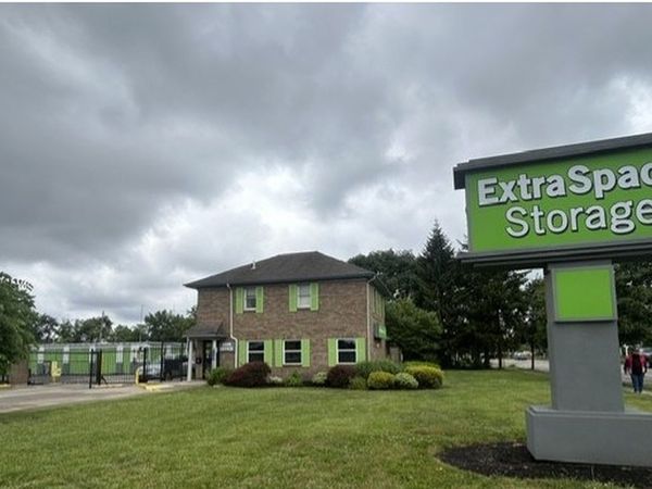 Extra Space Storage facility at 3777 E Main St - Whitehall, OH