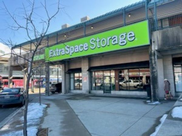 Extra Space Storage facility at 7524 N Paulina St - Chicago, IL