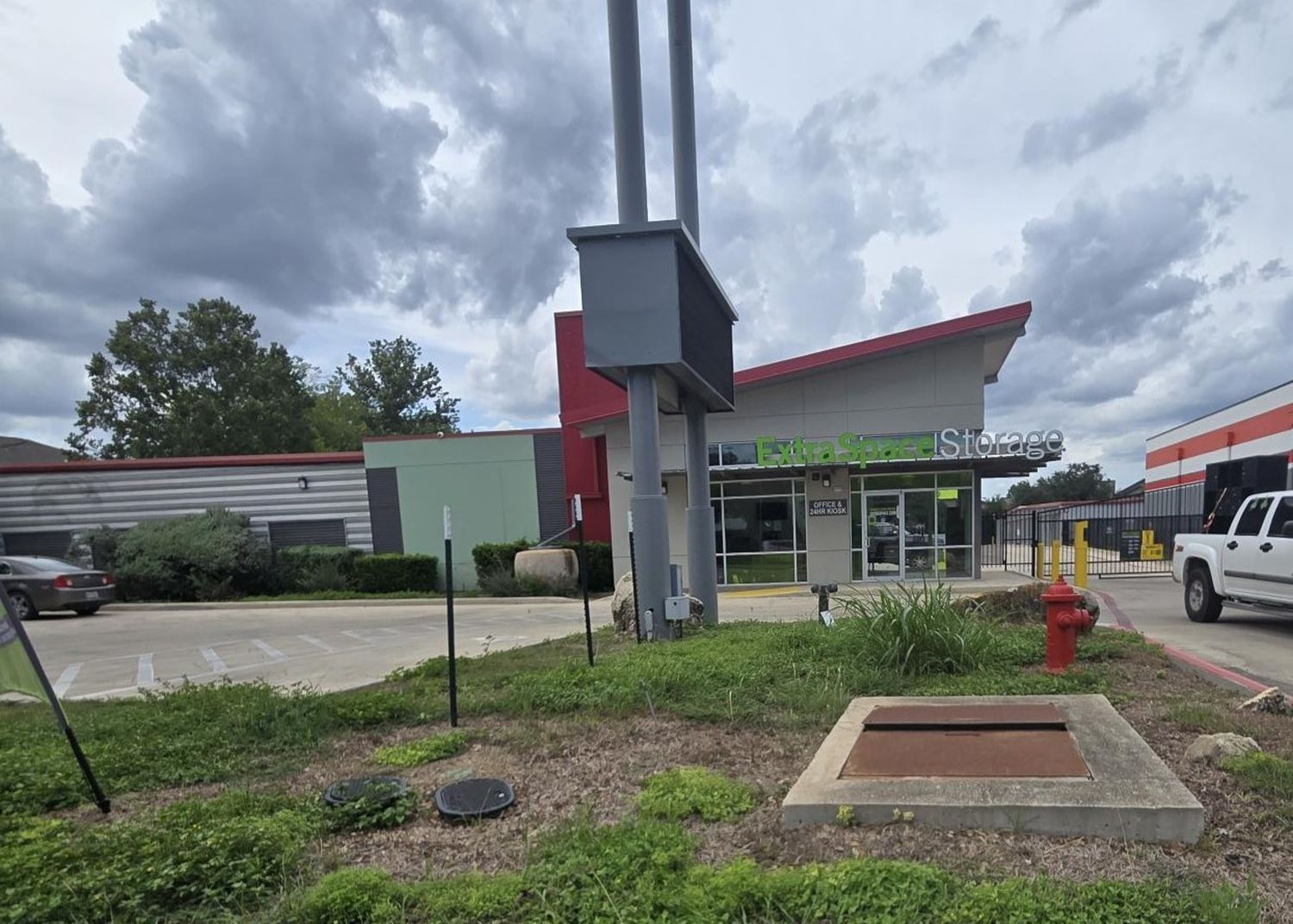 Extra Space Storage  6075 De Zavala Rd in San Antonio, TX