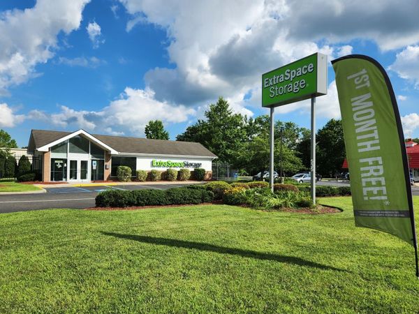 Extra Space Storage facility at 535 Route 130 - East Windsor, NJ