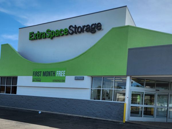 Extra Space Storage facility at 5242 Crookshank Rd - Cincinnati, OH