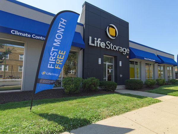 Extra Space Storage facility at 3323 W Addison St - Chicago, IL