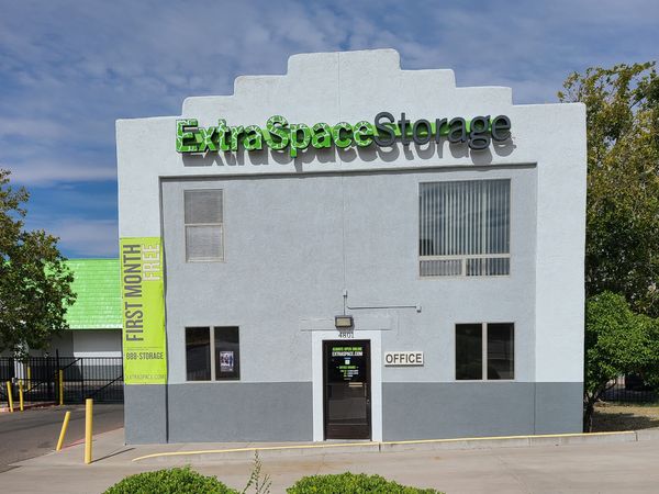 Extra Space Storage facility at 4801 San Mateo Blvd NE - Albuquerque, NM