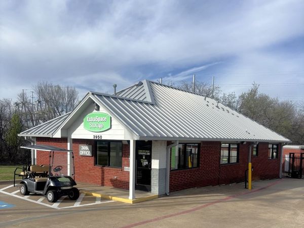 Extra Space Storage facility at 3950 Gus Thomasson Rd - Mesquite, TX