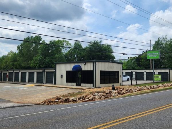Extra Space Storage facility at 2062 Blake Bottom Rd NW - Huntsville, AL