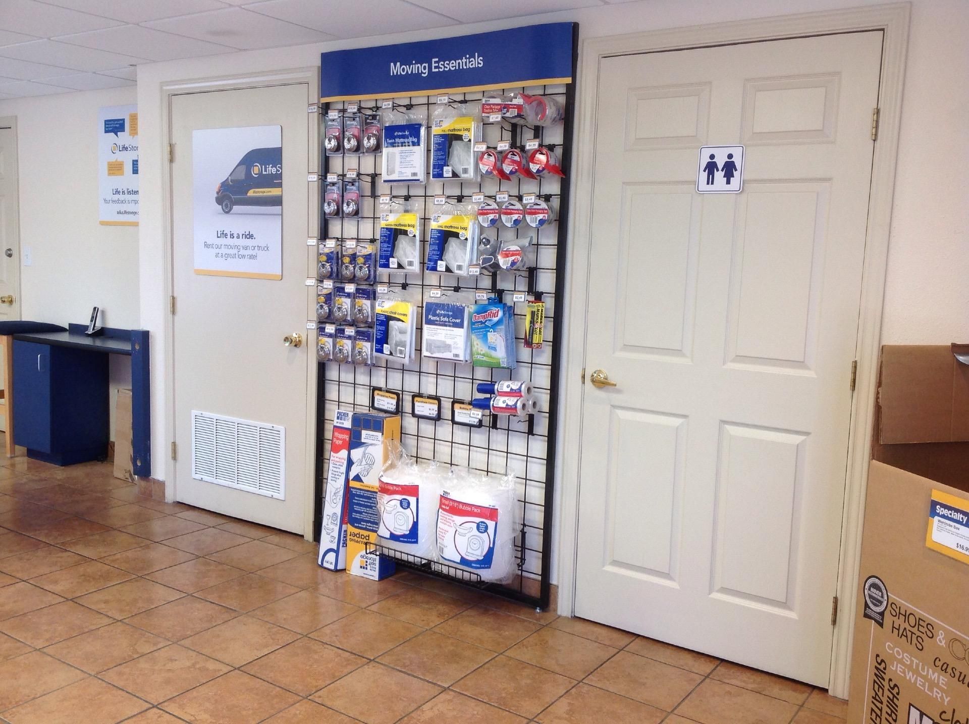 Extra Space Storage  3615 N Foster Rd in San Antonio, TX