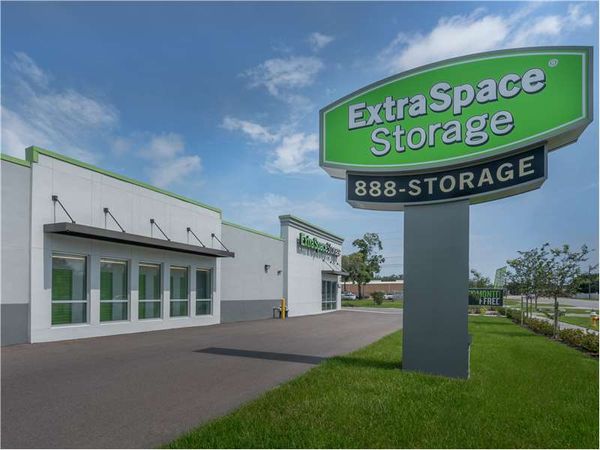 Extra Space Storage facility at 1850 N Hercules Ave - Clearwater, FL