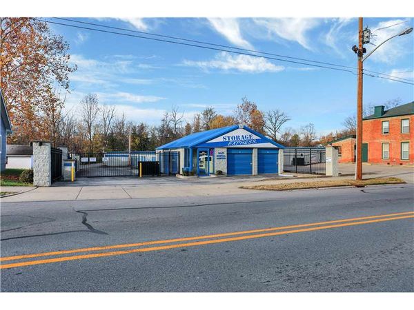 Extra Space Storage facility at 935 State St - New Albany, IN