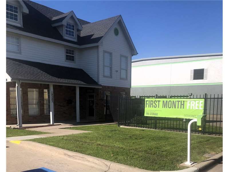 Extra Space Storage  19383 Preston Rd in Dallas, TX