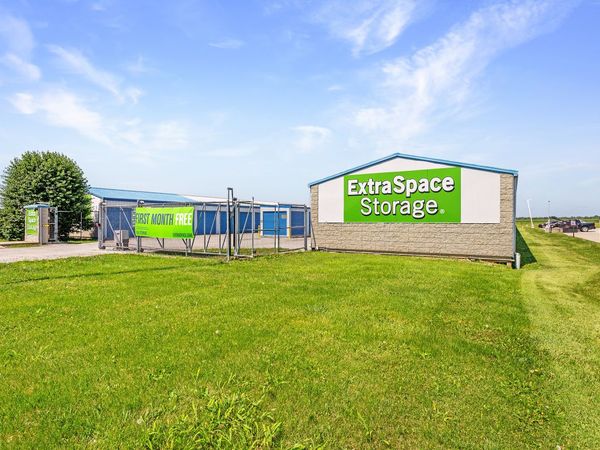 Extra Space Storage facility at 16689 N 1000th St - Effingham, IL