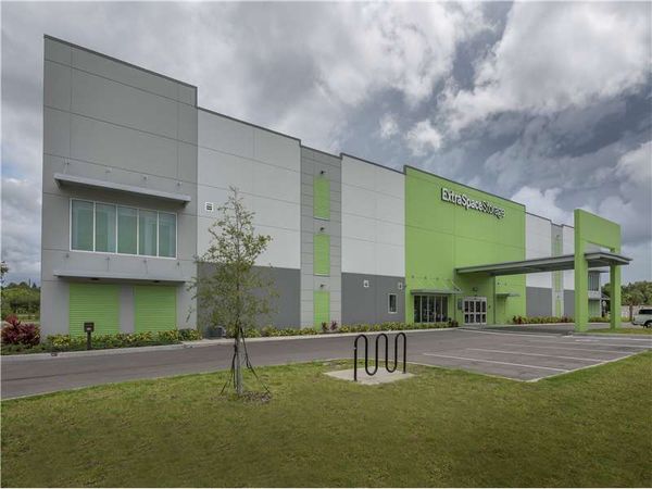 Extra Space Storage facility at 6200 Edgelake Dr - Sarasota, FL