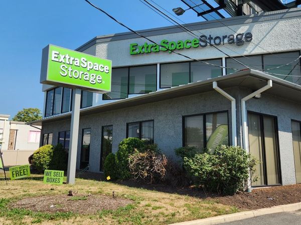Extra Space Storage facility at 123 Route 46 W - Lodi, NJ