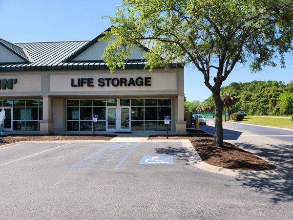 Life Storage facility on 19 Sheridan Park Cir - Bluffton, SC