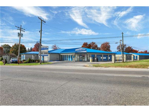 Extra Space Storage facility at 2225 E 10th St - Jeffersonville, IN