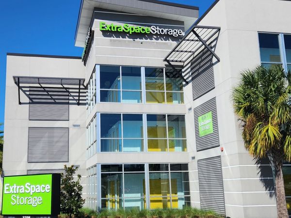 Extra Space Storage facility at 3708 Manatee Ave W - Bradenton, FL