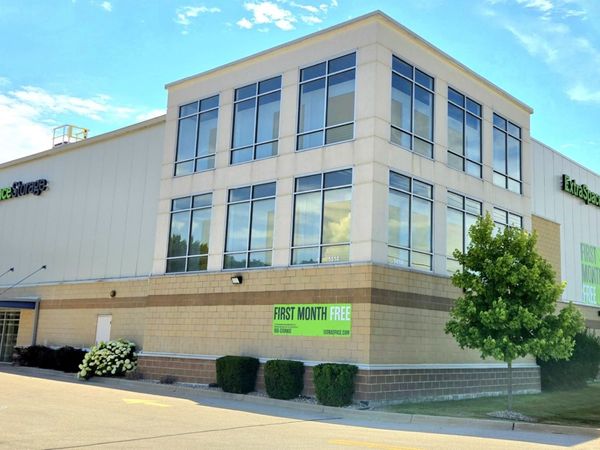 Extra Space Storage facility at 1414 N Rand Rd - Arlington Heights, IL