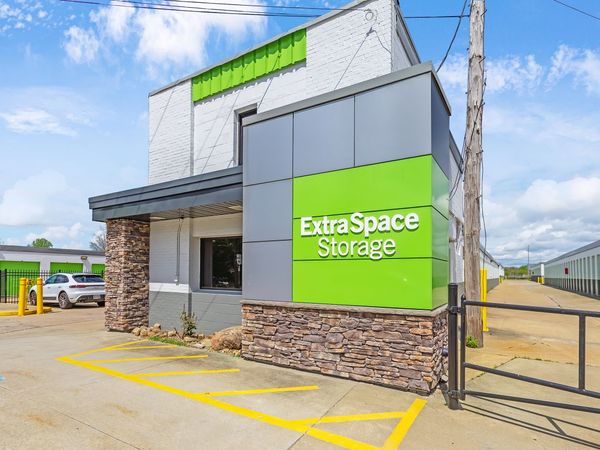 Extra Space Storage facility at 1455 Broadway Ave - Bedford, OH
