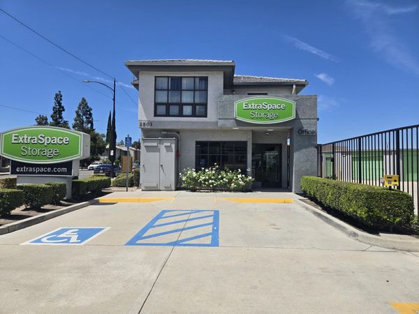 Extra Space Storage facility at 2801 Thornton Ave - Burbank, CA