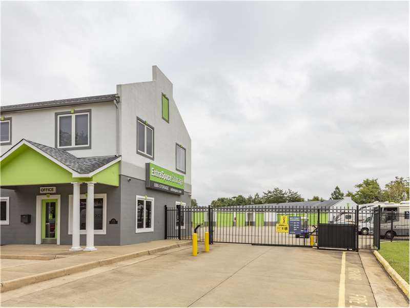 Extra Space Storage  5219 Plank Rd in Fredericksburg, VA