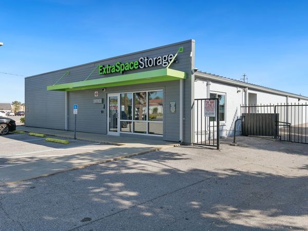 Extra Space Storage facility at 5717 14th St W - Bradenton, FL