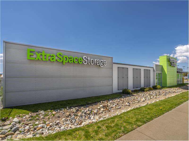 Extra Space Storage  7210 S Redwood Rd in West Jordan, UT