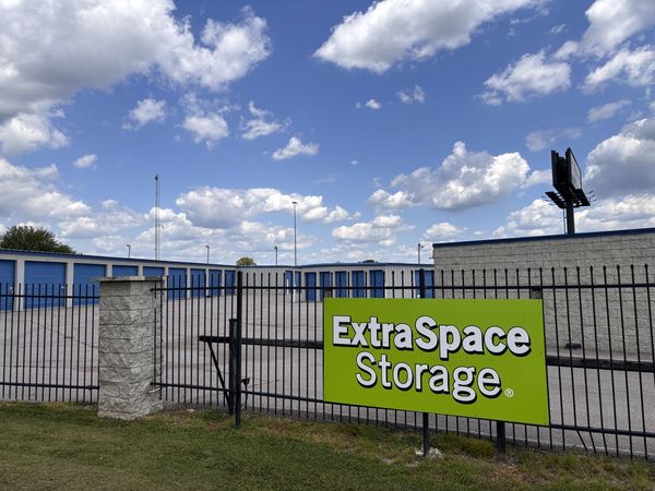 Extra Space Storage facility at 2158 Holiday Ln - Franklin, IN