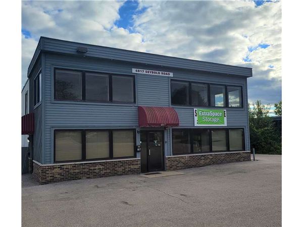 Extra Space Storage facility at 6817 Seybold Rd - Madison, WI