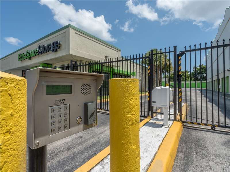 5×5 Self Storage Unit in Fort Lauderdale, FL 1900 NW 19th St Fort Lauderdale, Florida 2