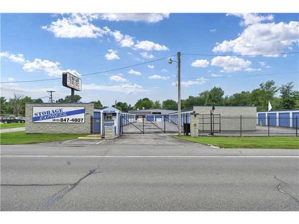 Extra Space Storage facility at 292 13th St NW - Linton, IN