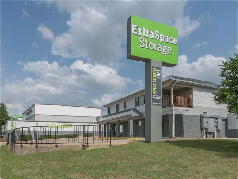 Extra Space Storage  5401 W Rosedale St in Fort Worth, TX