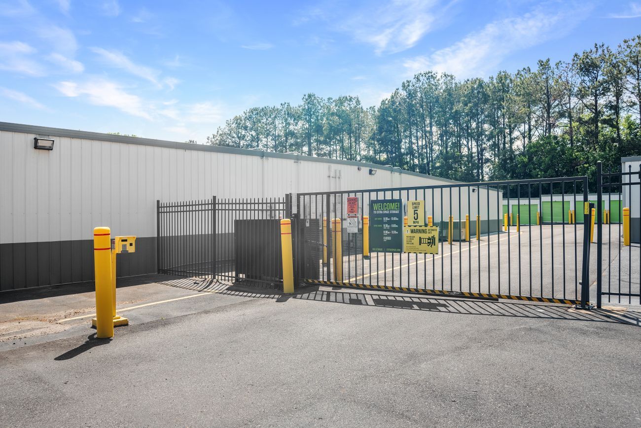10×20 Garage in Alpharetta, GA 12390 Arnold Mill Rd STE C Alpharetta, Georgia 2