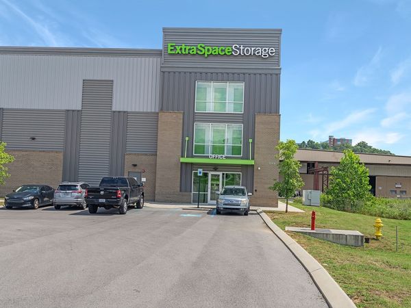 Extra Space Storage facility at 606 Manufacturers Rd - Chattanooga, TN