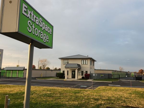 Extra Space Storage facility at 6460 E Broad St - Columbus, OH