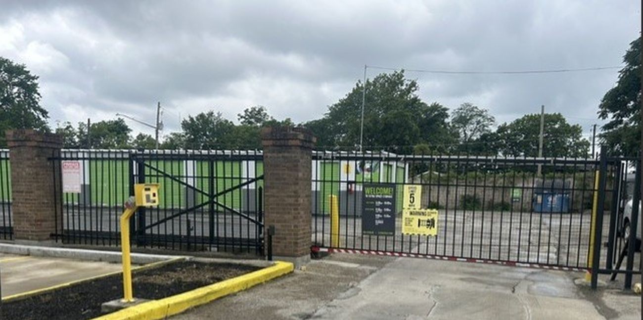 10×20 Garage in Whitehall, OH 3777 E Main St Whitehall, Ohio 2