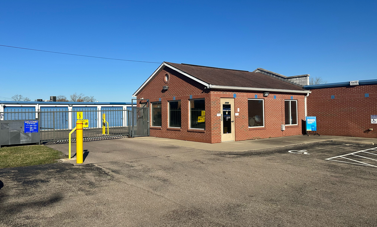 Extra Space Storage  2950 Robertson Ave in Cincinnati, OH