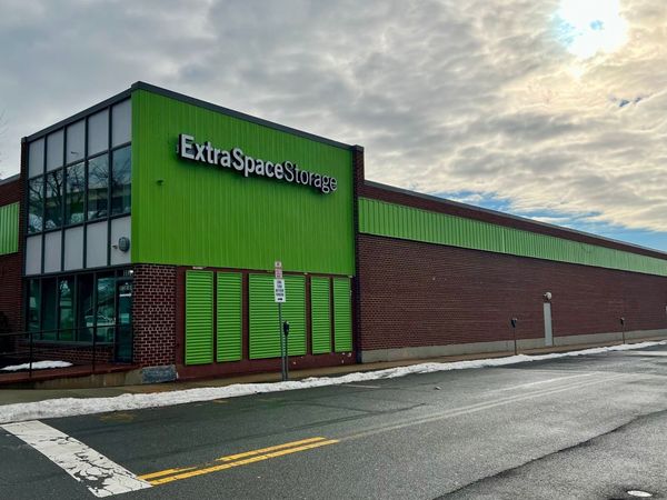 Extra Space Storage facility at 101 E Hoffman Ave - Lindenhurst, NY