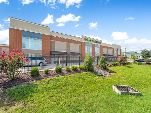 Extra Space Storage facility at 3526 Kedron Rd - Spring Hill, TN